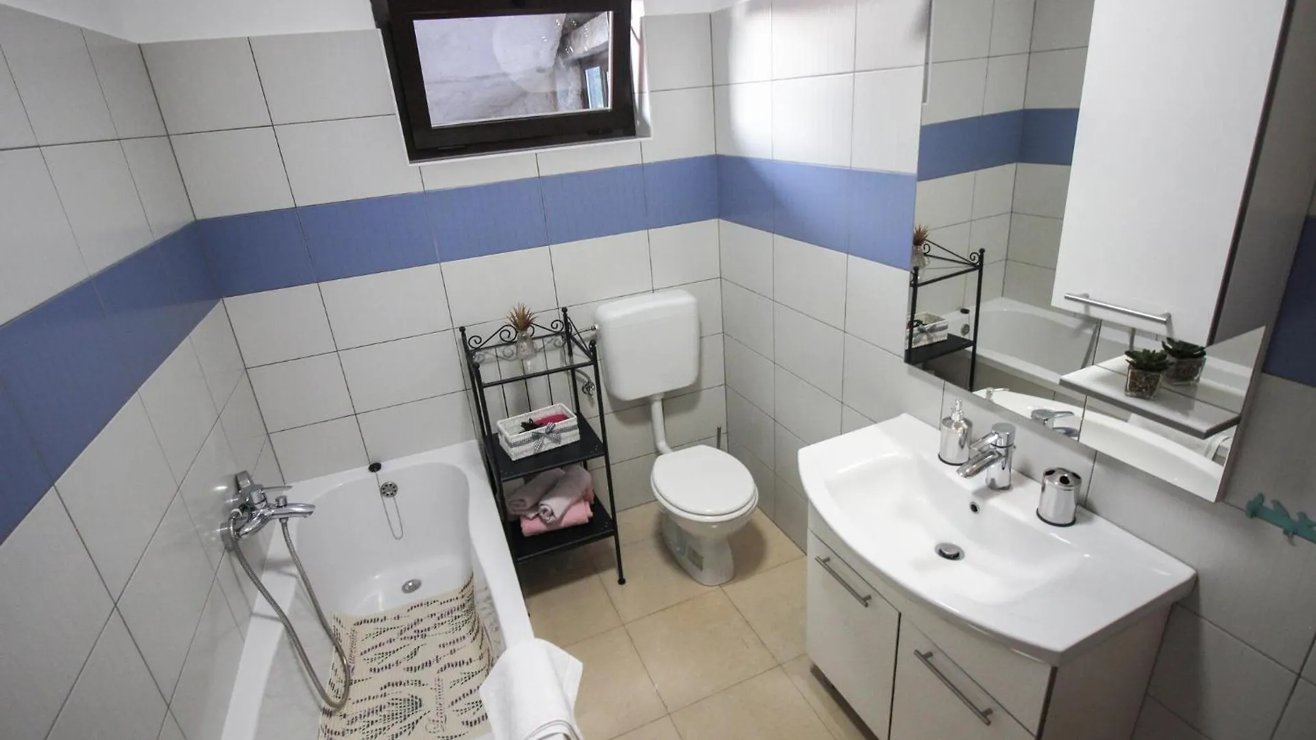 2 Bedroom Stunning Apartment In Jakov Polje Krmpote-Vodice